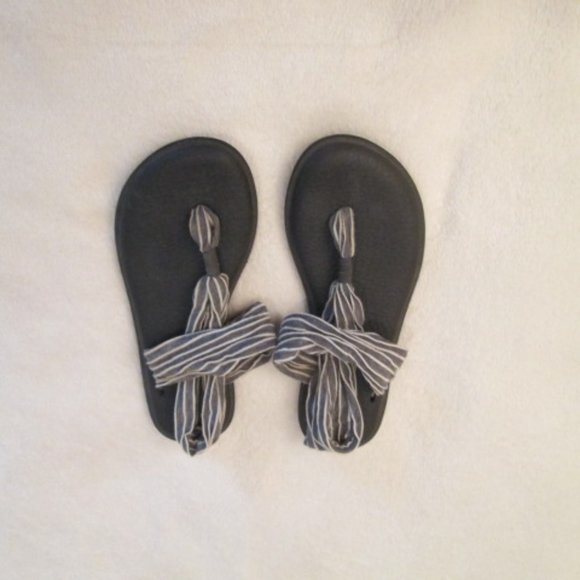 2/$25 Sanuk Yoga Sling 2 Gray White Striped Size 6 - Picture 1 of 6